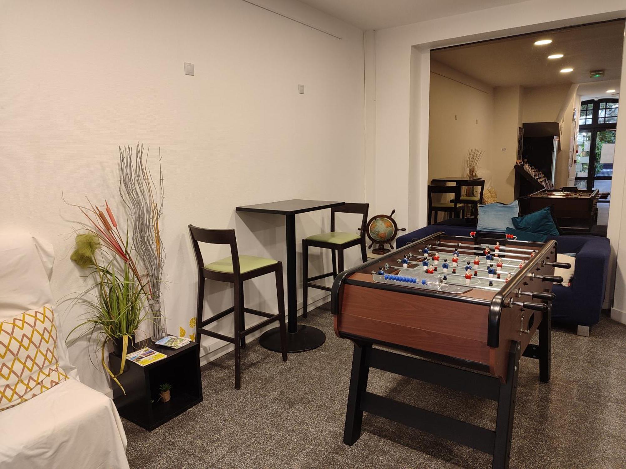 Auberge De Jeunesse Hi Nice Les Camelias Екстериор снимка